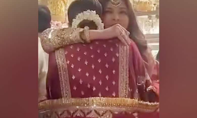 Aishwarya Rai, Deepika Padukone share heartwarming hug at Anant-Radhika's wedding