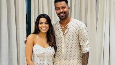 Hardik Pandya's photo with unknown girl breaks internet