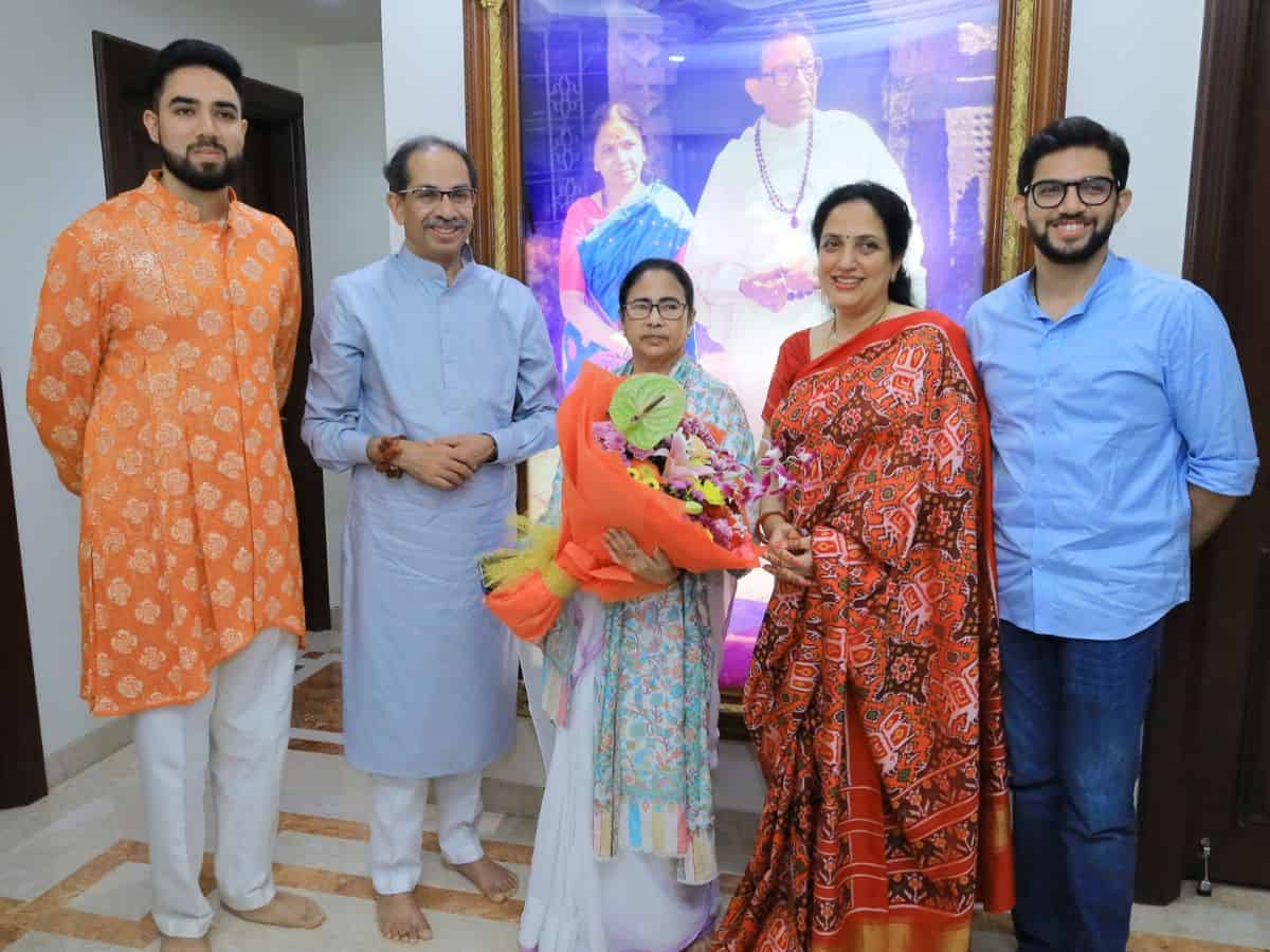 Mamata meets Uddhav thackeray