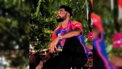 Hyderabad welcomes Mohammed Siraj with marfa music, fireworks