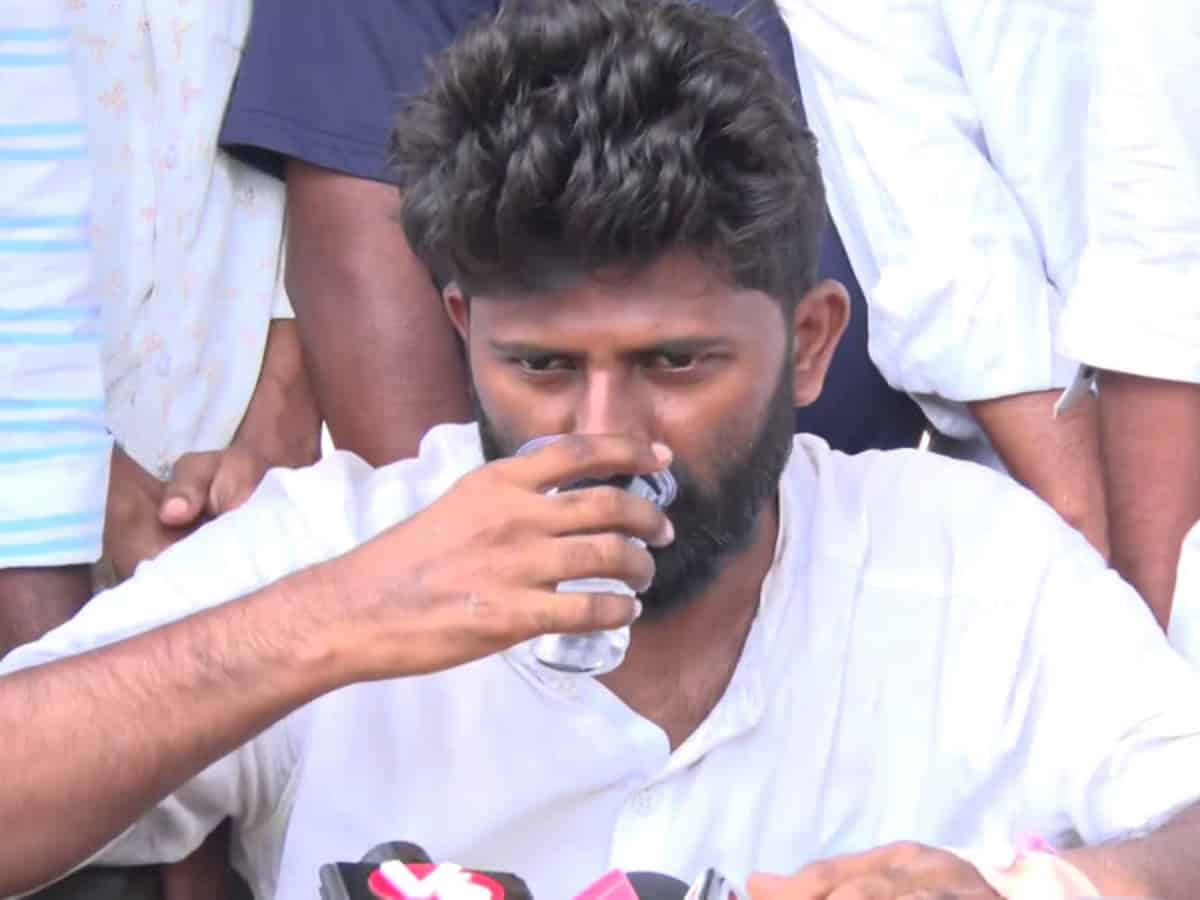 Telangana unemployed JAC leader ends fast at Gandhi Hospital