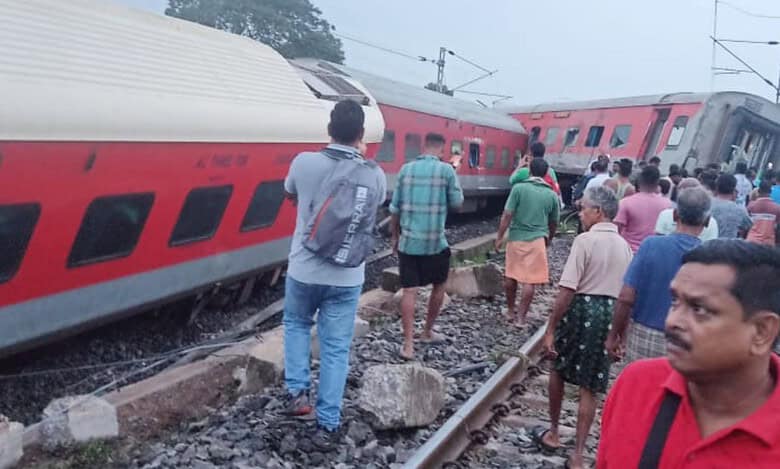 Mumbai-Howrah Mail derail