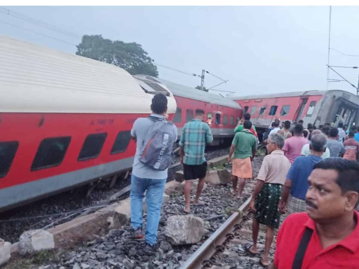 Mumbai-Howrah Mail derail