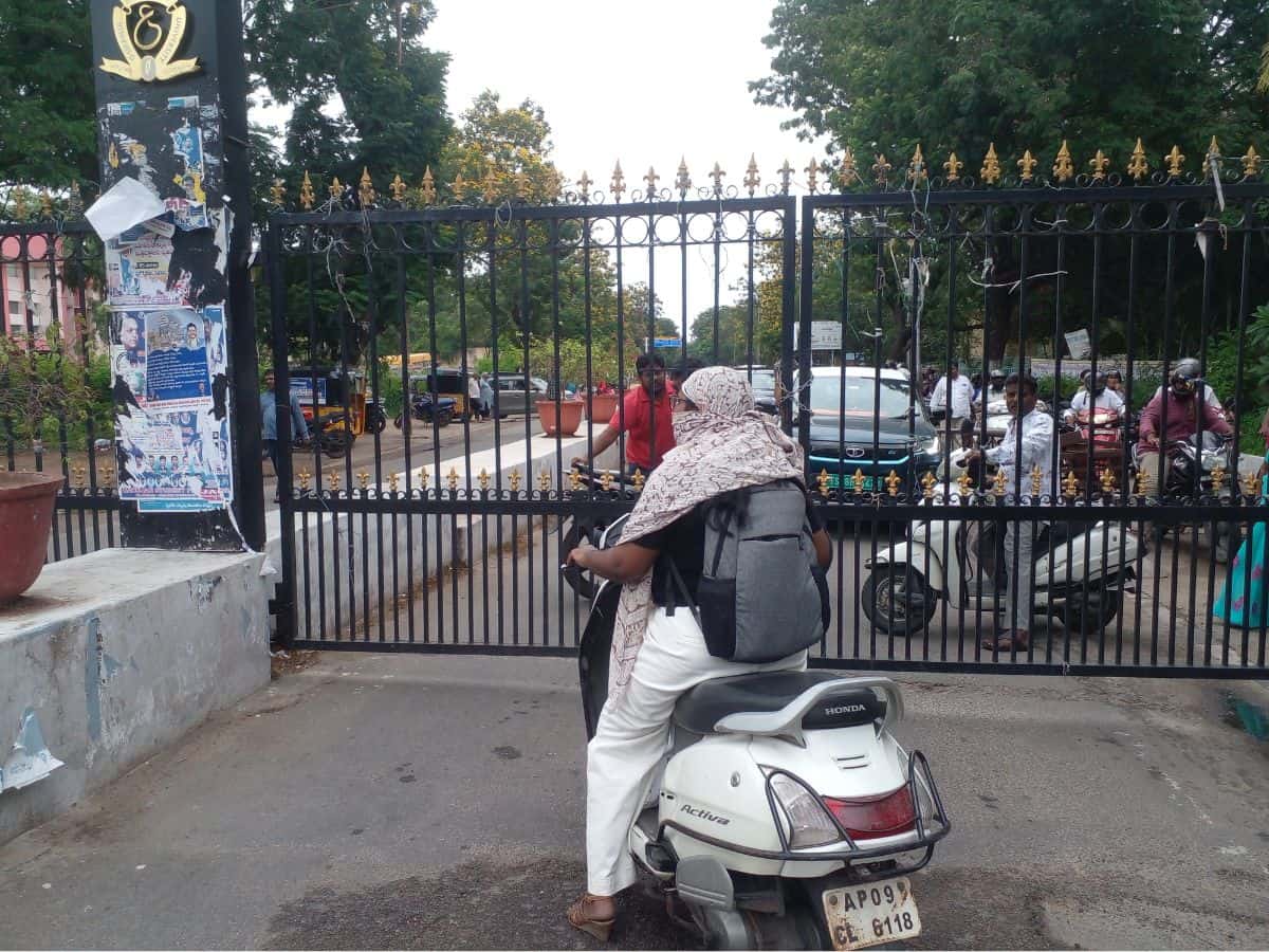 Police arrested few Osmania University student leaders when they tried to hold a rally from OU Arts College to NCC gate on Monday.