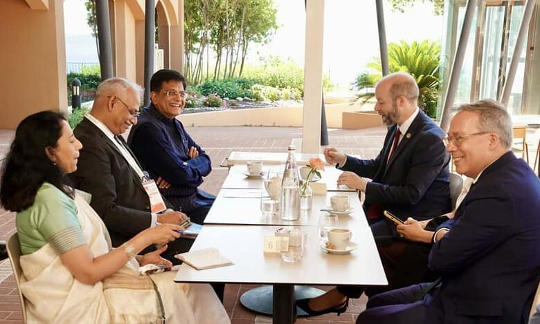 Piyush Goyal holds talks with UK and EU (1)