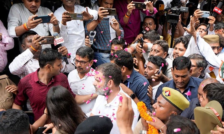 Rahul Gandhi appeared at Sultanpur court.