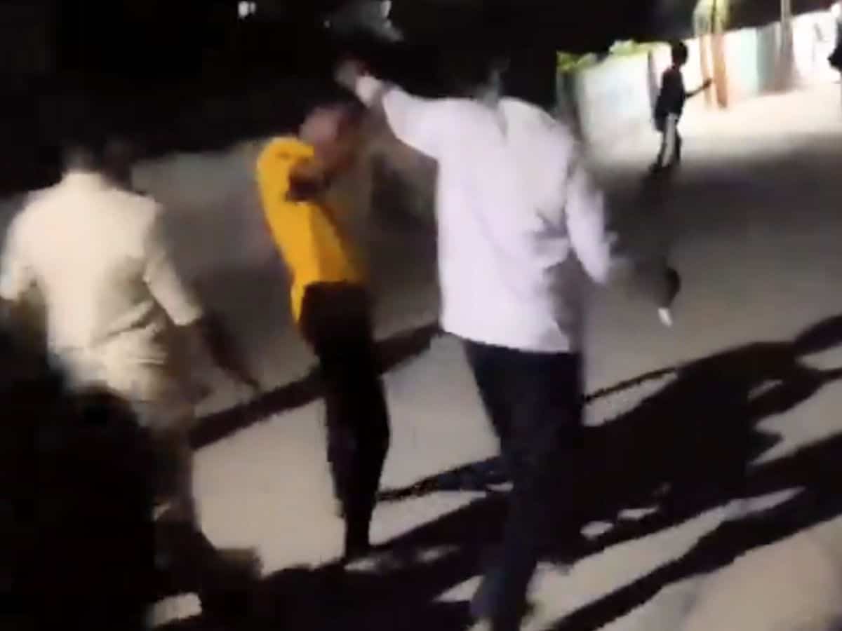 Man's intestines bulge out as Bihar GRP beat up railway passengers