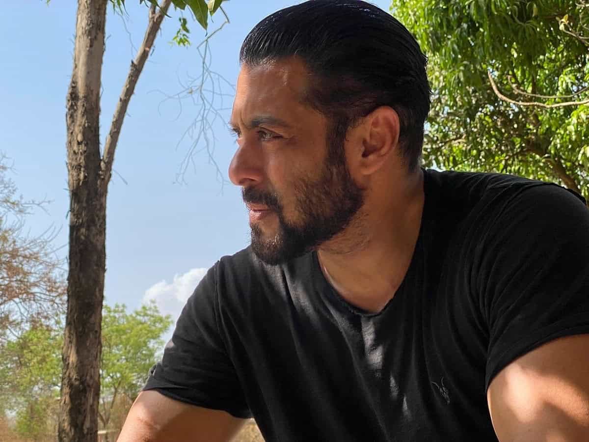 Salman Khan leaves fans in frenzy with his new picture amid 'Sikandar' shooting