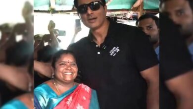 Sonu Sood meets Hyderabadi food stall owner Kumari Aunty