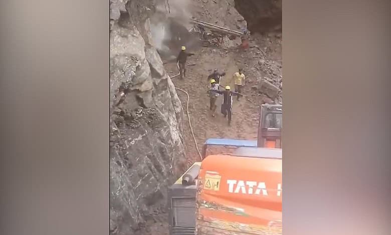 Video: Workers repairing Uttarakhand’s Badrinath Highway narrowly escape boulders