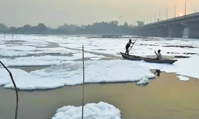 Delhi L-G posts pictures of polluted Yamuna, calls for action