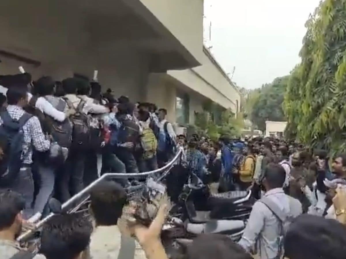 Notice issued to pvt firm in Gujarat for chaos at job interview site