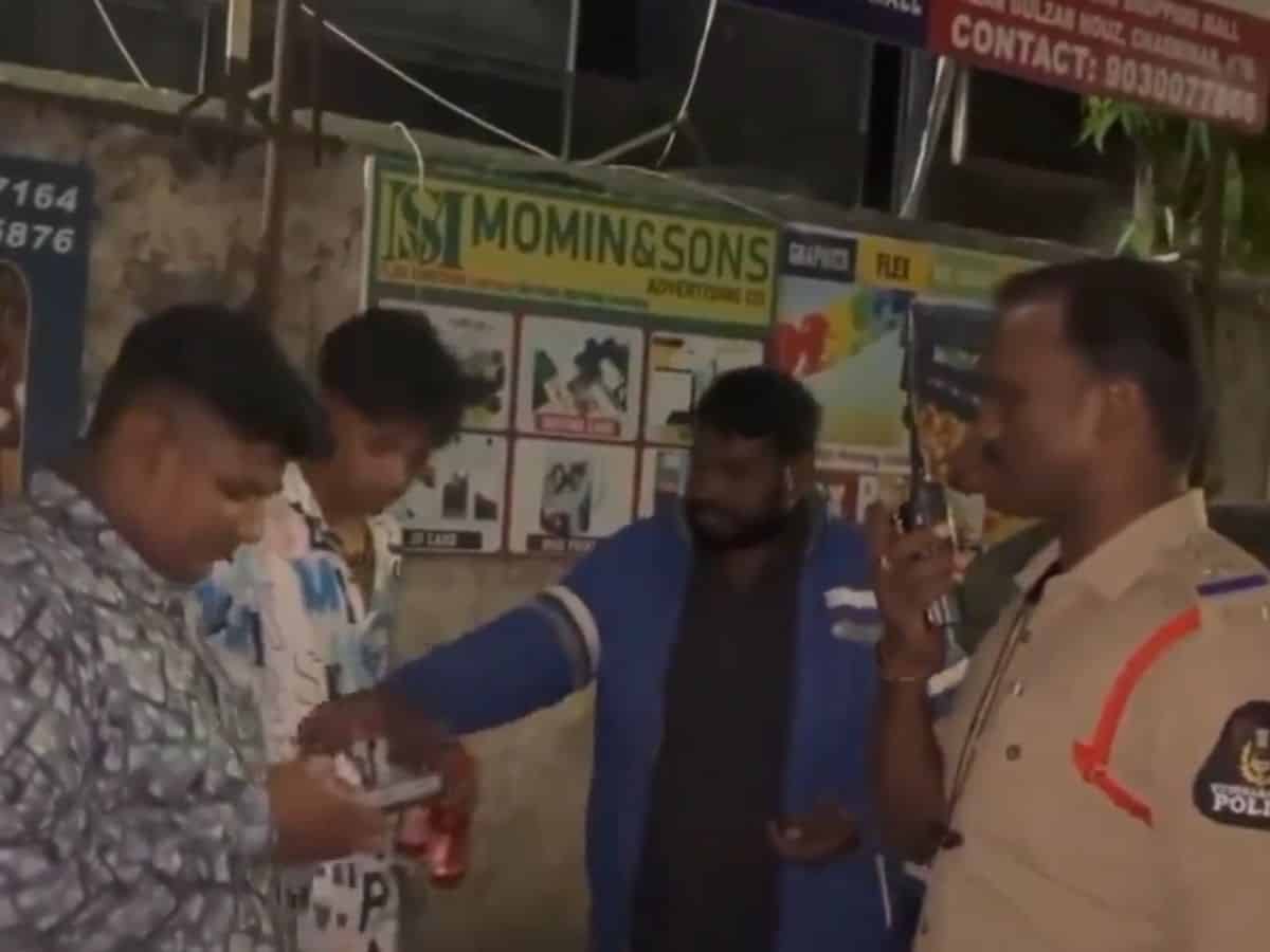 Hyderabad: Action taken against Moghalpura cop who thrashed public
