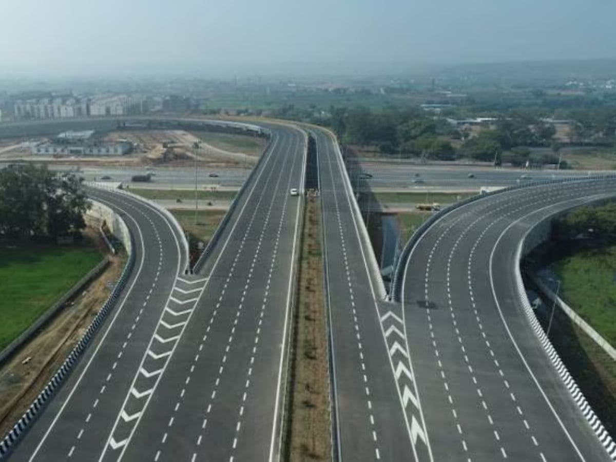 Despite ban on walking, pedestrian deaths rise on Yamuna Expressway: RTI data