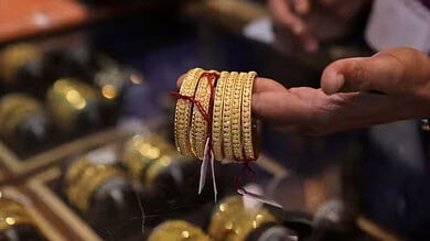 Govt cuts customs duty on gold, silver, mobile phones