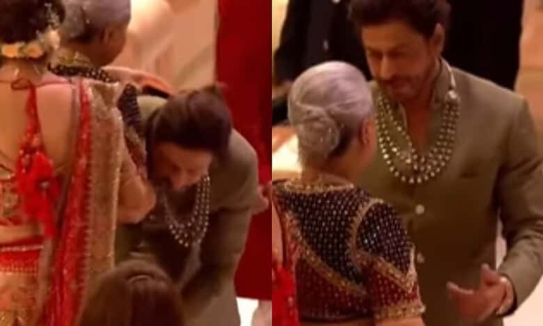 Shah Rukh Khan touches Jaya Bachchan's feet, video goes viral