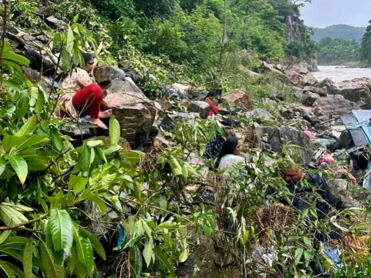 An Indian passenger bus with 40 people onboard has plunged into the Marsyangdi river in Tanahun district, confirms Nepal Police.