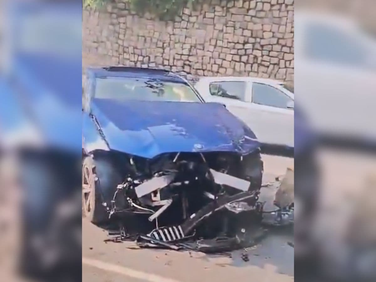 Hyderabad: BMW rams into divider near Khairatabad, 2 injured