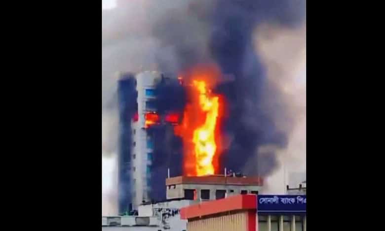 Bangladesh: At least 24 burned alive in hotel owned by Awami League leader
