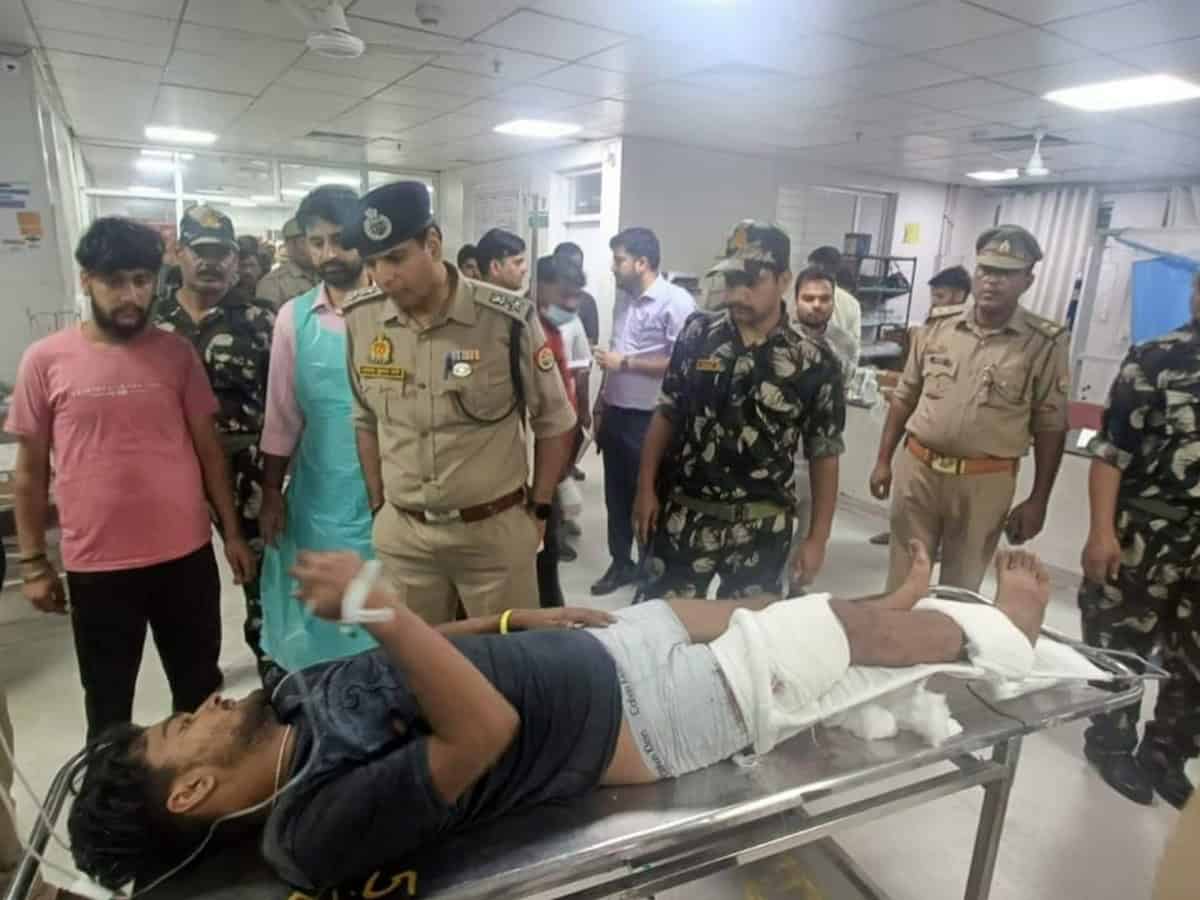 7 killed, 25 injured in bus-car collision on highway in UP's Etawah