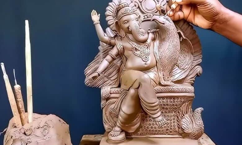 Despite the court orders against imemrsion of POP Ganesh idols, and CPCB guidelines in place, State government continues to allow pollution of Hussain Sagar lake for Ganesh immersion.