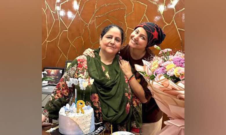 'Wishing you good health': Hina Khan hosts intimate birthday celebration for her mother