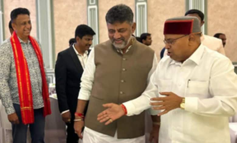 Amid face-off, Shivakumar enjoys Karnataka Guv’s company at party