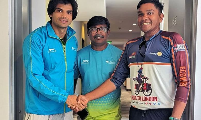All eyes are now on Neeraj Chopra; his fan Asraf Ali cycled 22,000 km to meet him