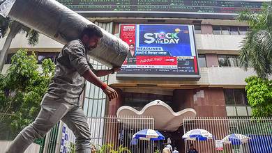 Stock market carnage makes investors poorer by Rs 15.32 lakh crr
