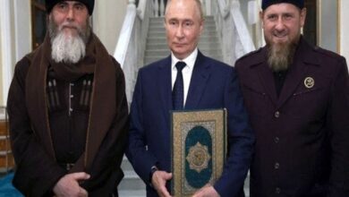 Video: Russian President Putin kisses Quran in visit to Chechnya mosque