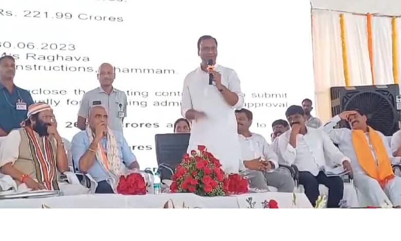 MLA Komatireddy Raj Gopal Reddy addresses irrigation minister Uttam Kumar Reddy as chief minister by mistake.
