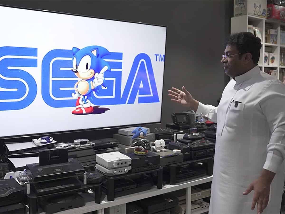 Watch: Saudi gamer connects 444 consoles to one TV, sets world record