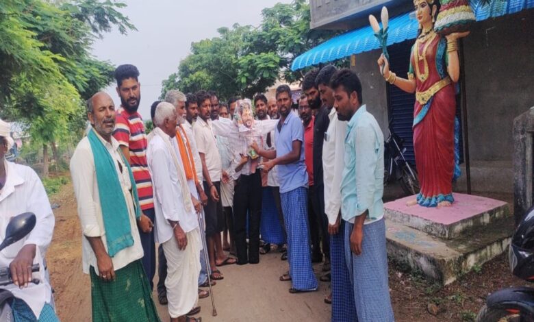 Telangana: Harish Rao flays govt as farmers protest over loan waiver