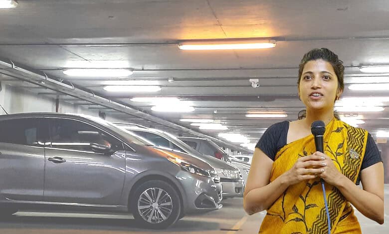 GHMC commissioner warns malls for charging parking fee