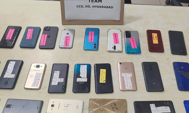 Hyderabad: Three arrested for mobile theft, 25 phones recovered