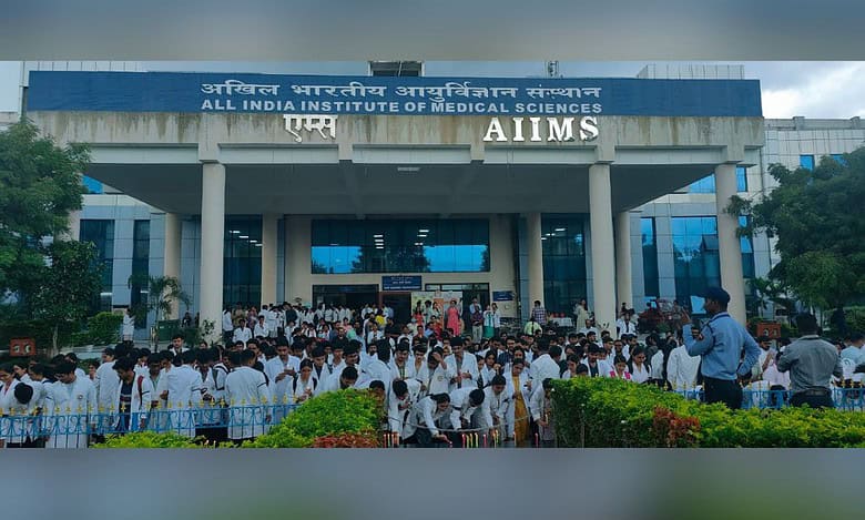 AIIMS Bibinagar hold candlelight vigil