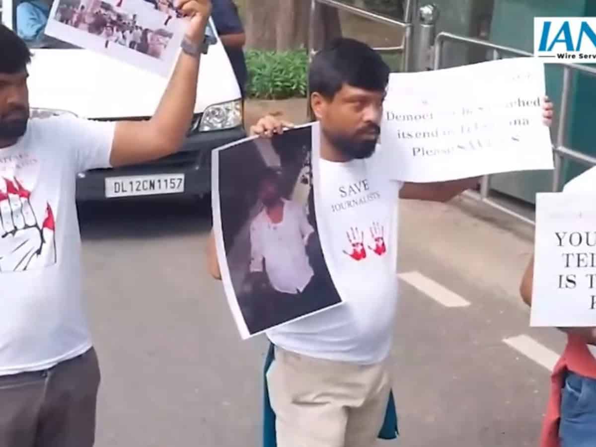 Protest erupts outside Rahul Gandhi's home over attacks on journos in Telangana