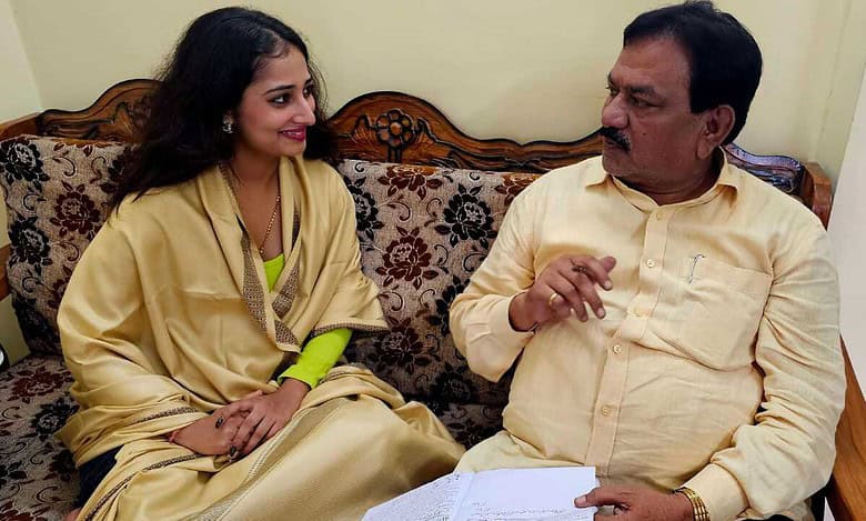 Sit with your mother, Google can’t answer everything: Actress Heena Shaikh.