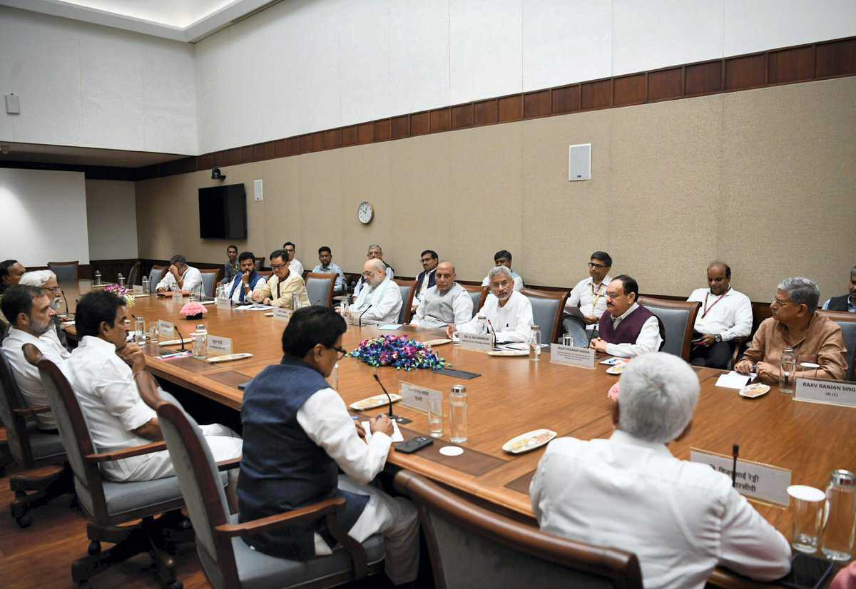 India to help Sheikh Hasina, in touch with Bangladesh Army
