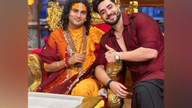 'Guys aj se biscoot bandh': Aly Goni meets viral Guruji