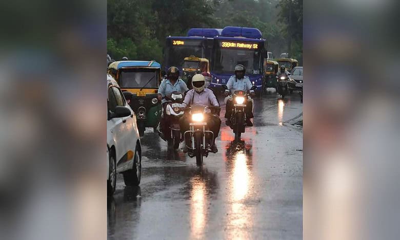 Heavy rains lash Hyderabad again, IMD predicts light spells for Sat