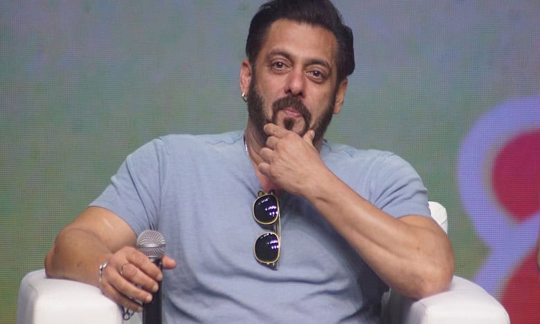 Salman Khan suffers serious health issue, video leaves fans worried