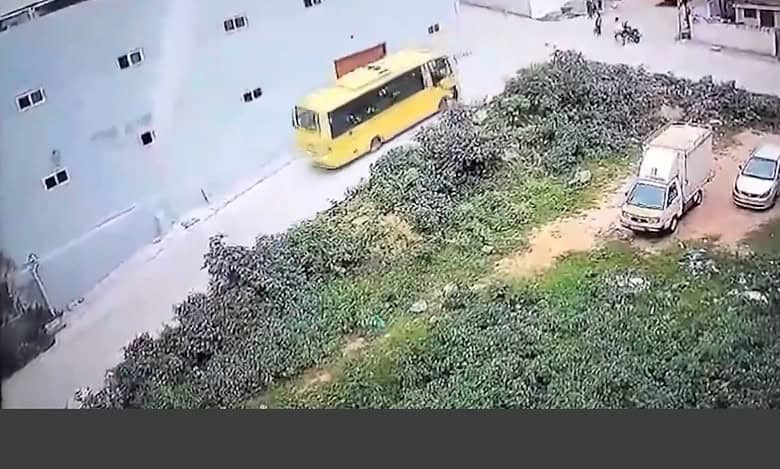 10 students injured in school bus accident in Hyderabad