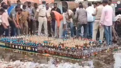 Video: Chaos in Guntur as locals loot seized liquor during police destruction