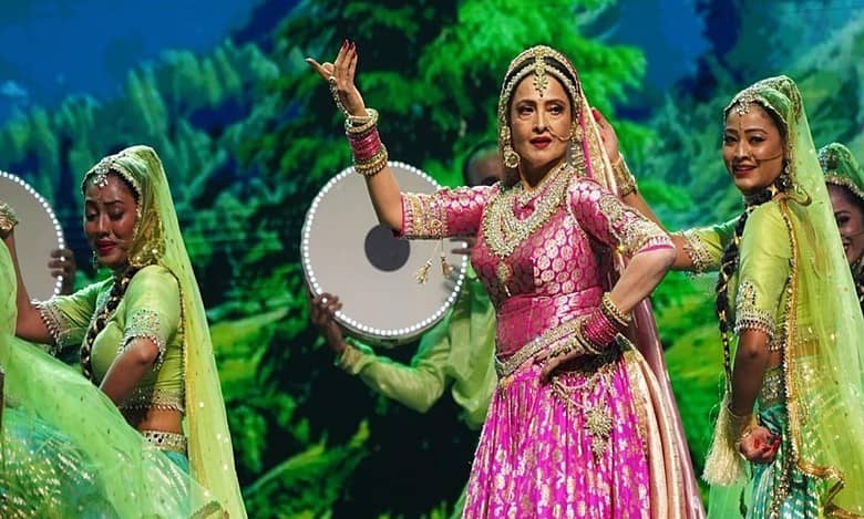 IIFA 2024: Rekha's stunning 20-minute performance takes fans down memory lane