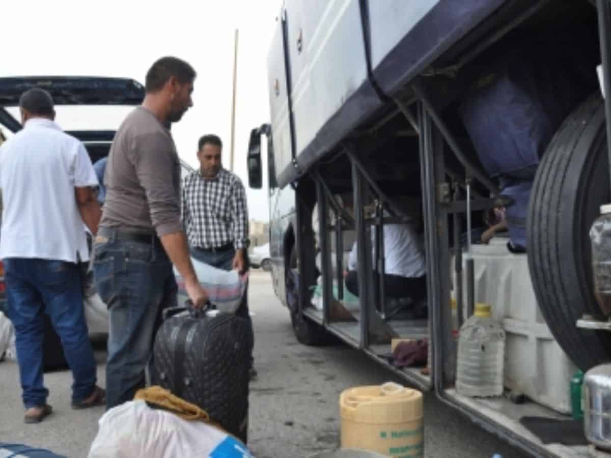 Lebanese flee to Syria