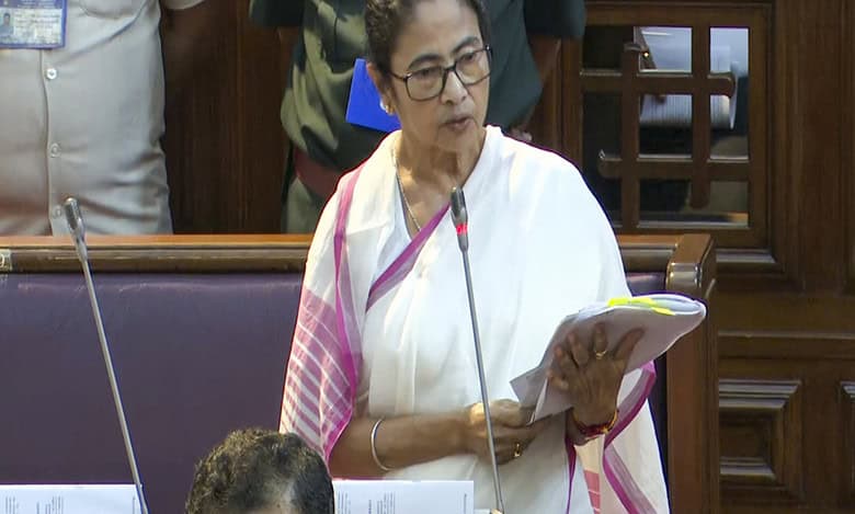 West Bengal CM Mamata Banerjee criticizes BJP for targeting Muslims