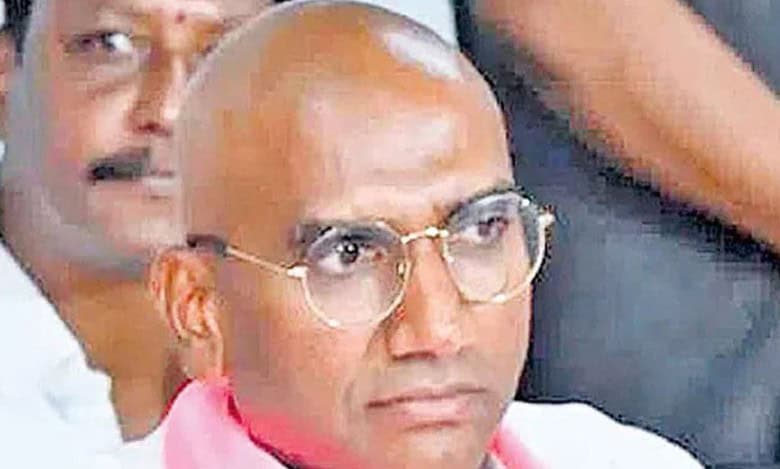BRS leader RS Praveen Kumar demands the immediate release of BRS social media in-charge Konatham Dileep from Begumpet CCS police custody.