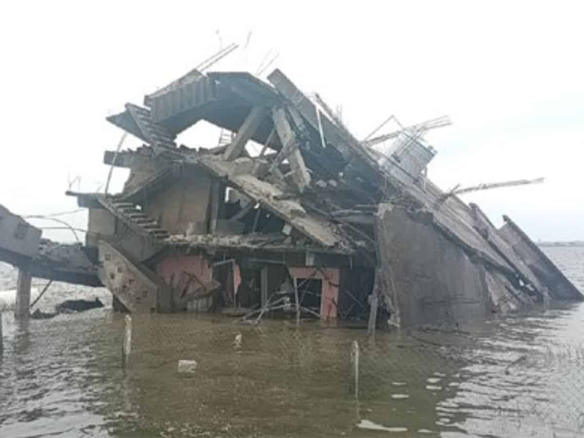 Telangana: Illegal building constructed in lake blown up in Sangareddy