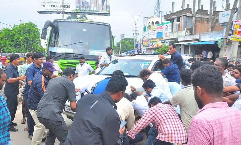 'Won't stop helping...', Harish Rao after convoy comes under attack in Khammam
